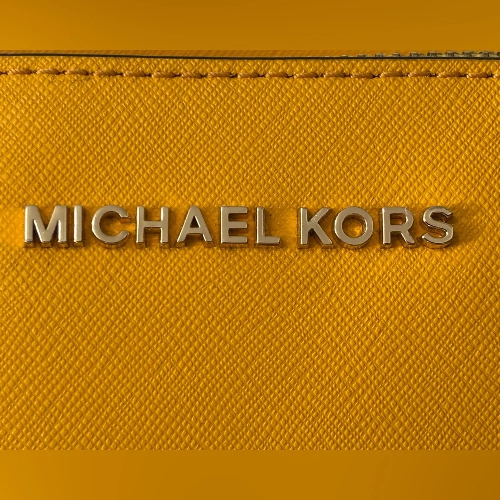 Michael Kors Cindy Large Dome Crossbody - Picture 4 of 11